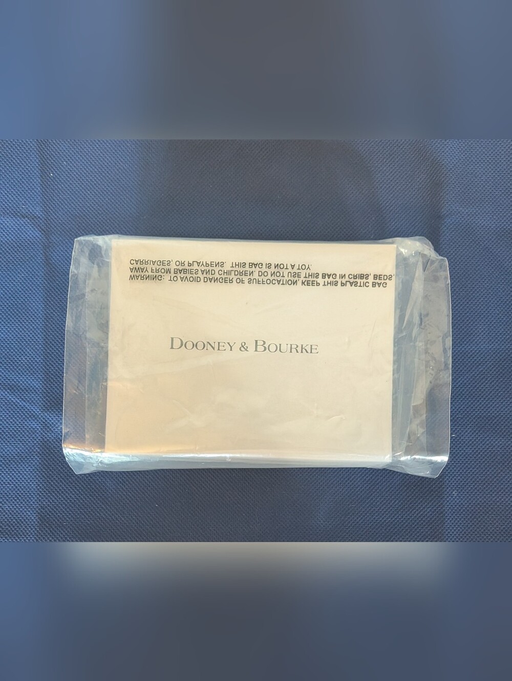 NWT! Dooney & Bourke Spearmint Pebble Grain Snap Wallet - Picture 6 of 6